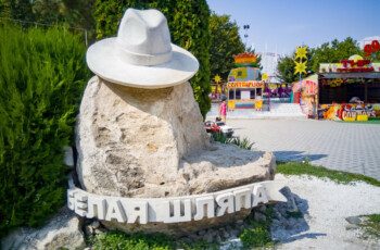 Анапа Памятник белой шляпе